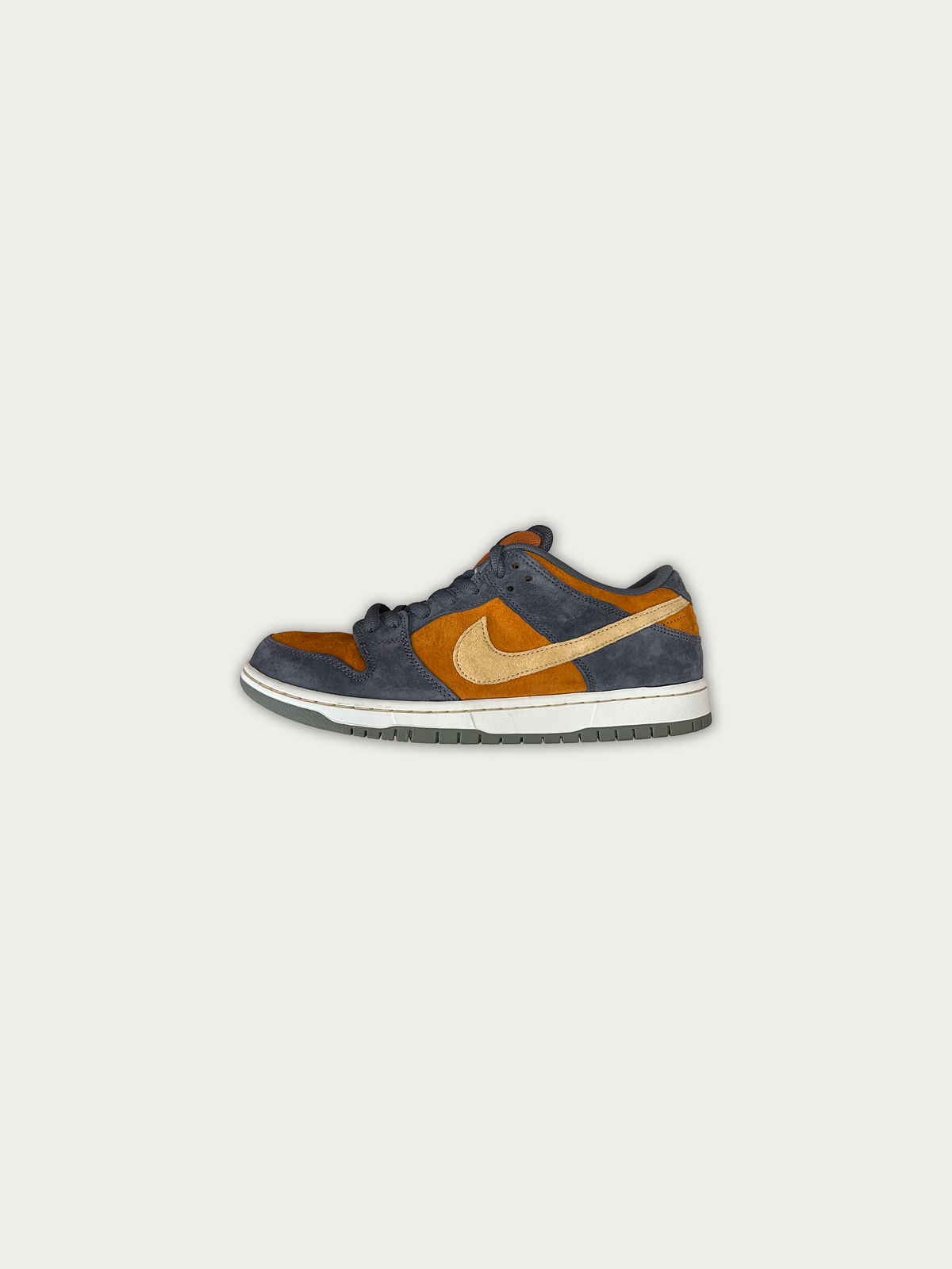 Nike SB Dunk Low "Light Carbon/Monarch"